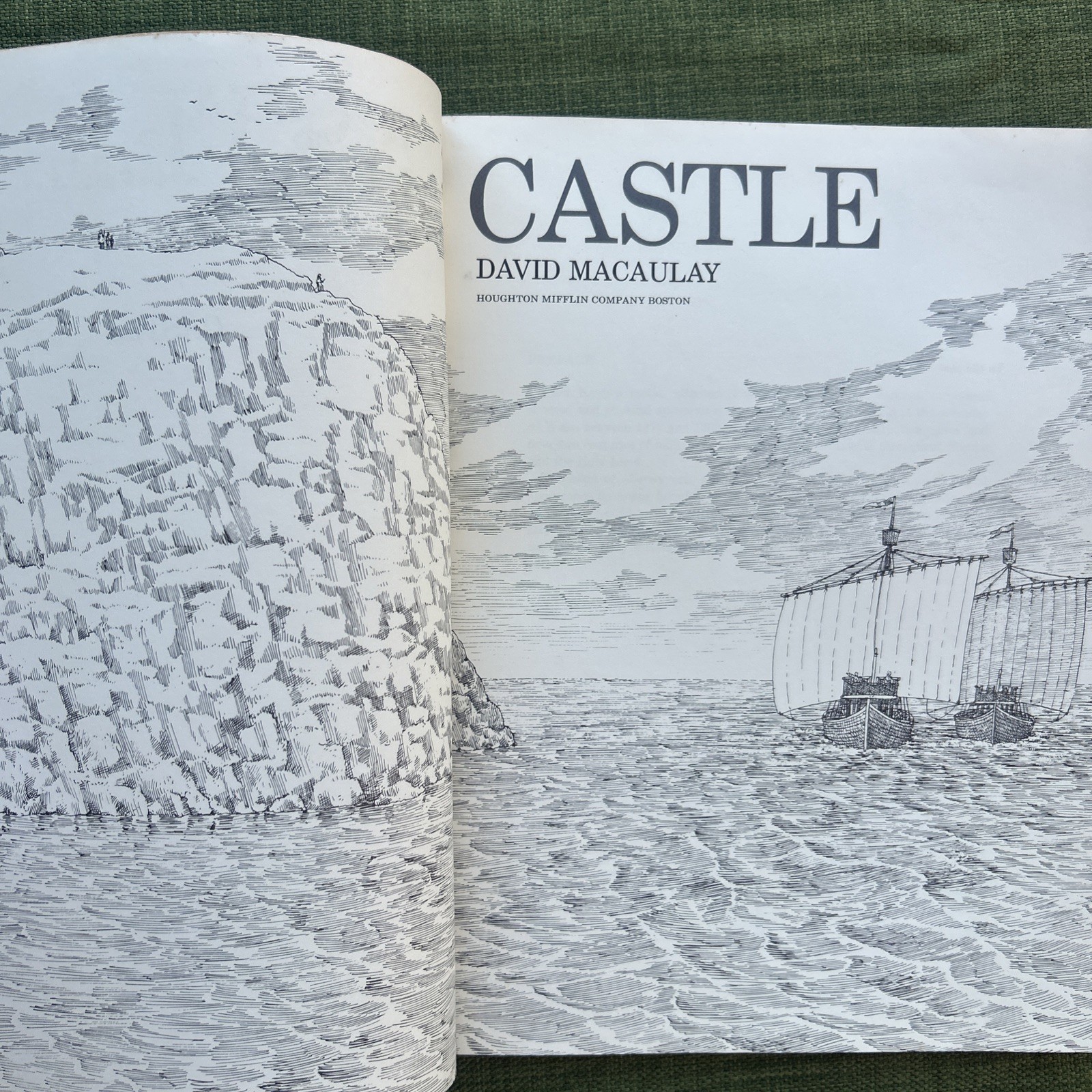 Castle by David Macaulay 1977 1st Edition Paperback Good Condition