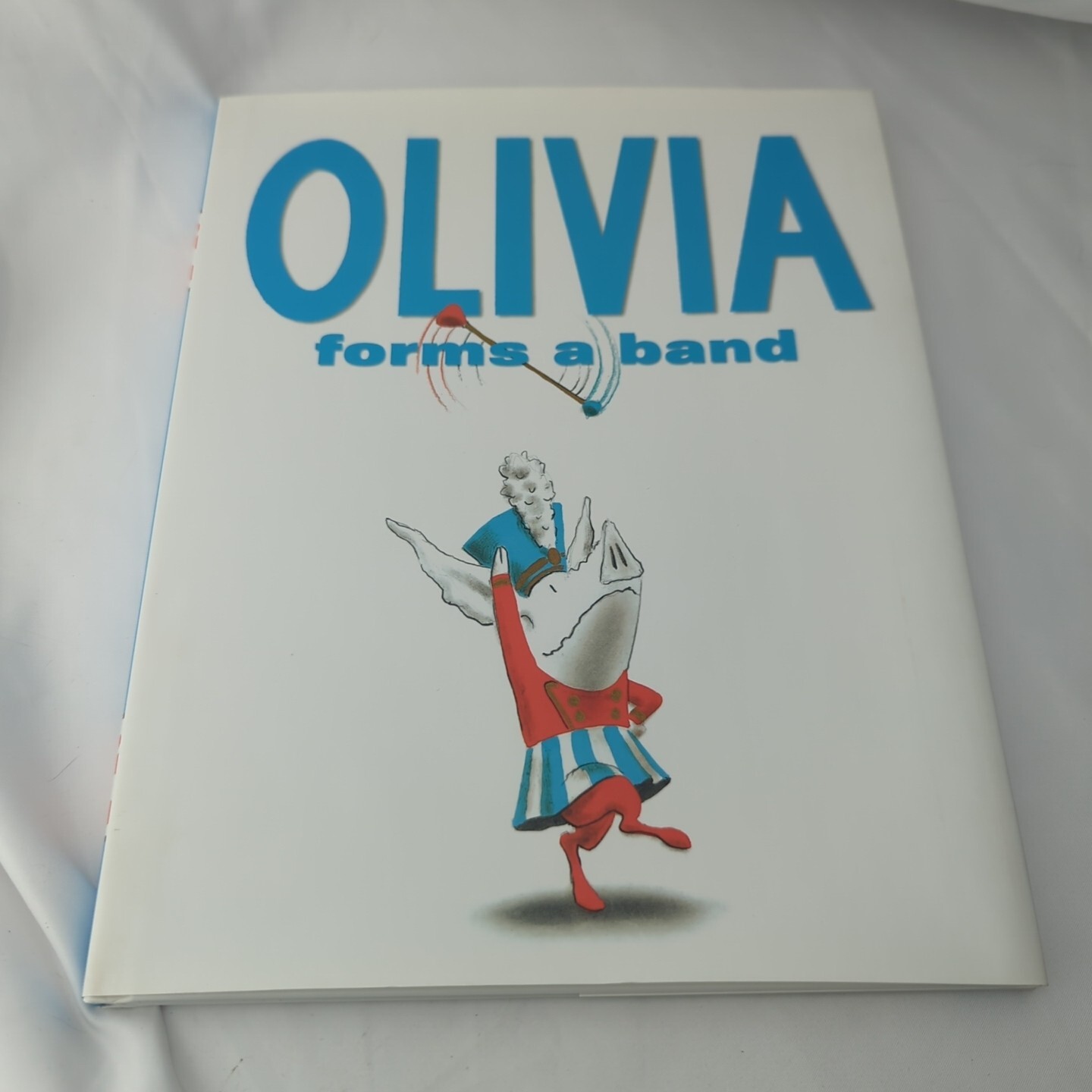 Olivia Forms a Band – hardcover Falconer, Ian NEW