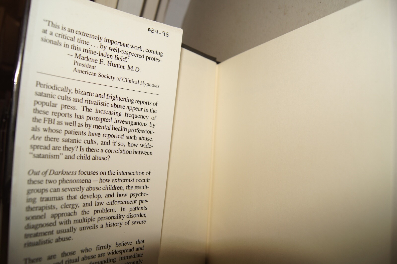 Out of Darkness Exploring Satanism Satanic Ritual Abuse SRA 1992 1st TRUE CRIME