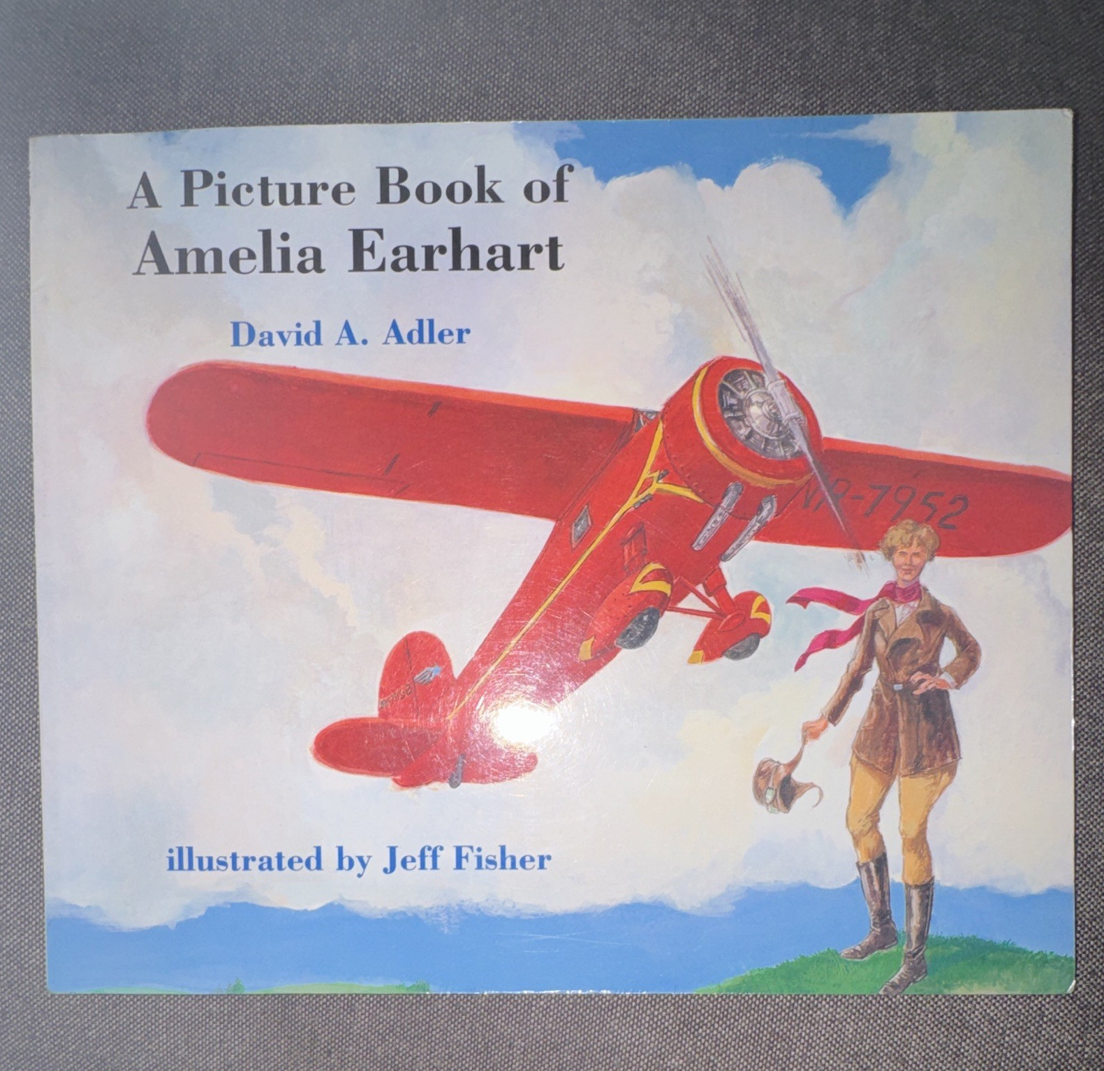 A Picture Book of Amelia Earhart PB Ages 4-8 David A. Adler Illus Fisher 1998
