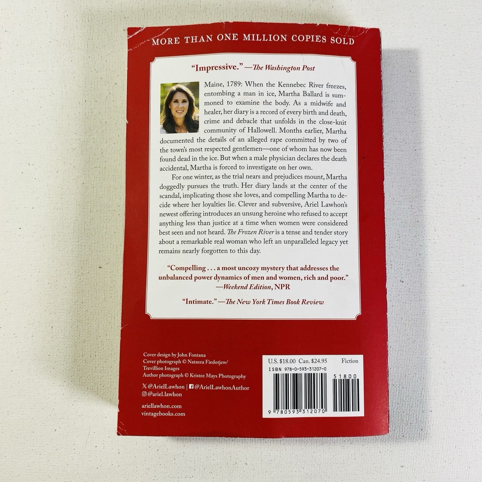 Frozen River: a GMA Book Club Pick : A Novel by Ariel Lawhon 2024, Trade PB